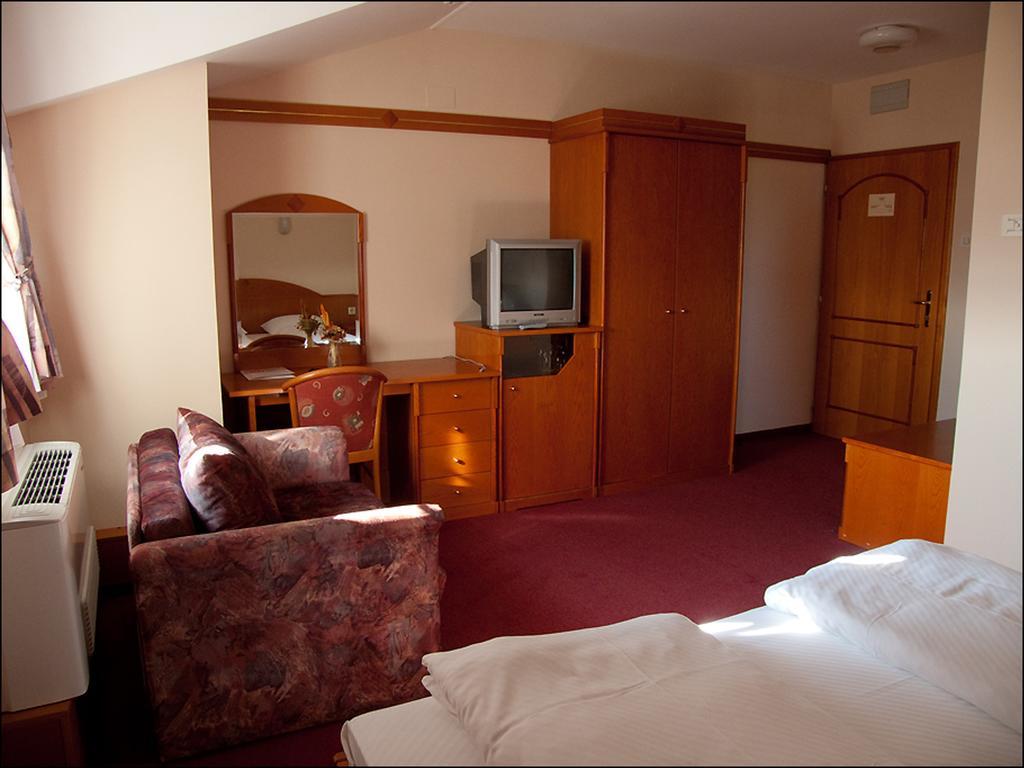 Hotel Lagus Gornji Kneginec Exteriör bild
