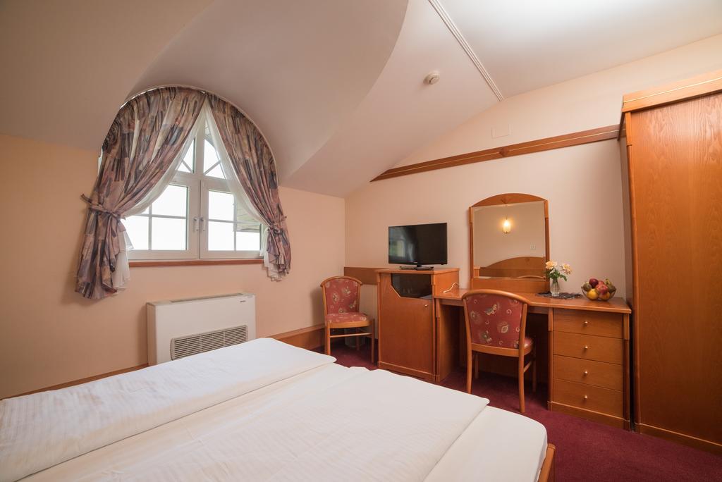 Hotel Lagus Gornji Kneginec Exteriör bild